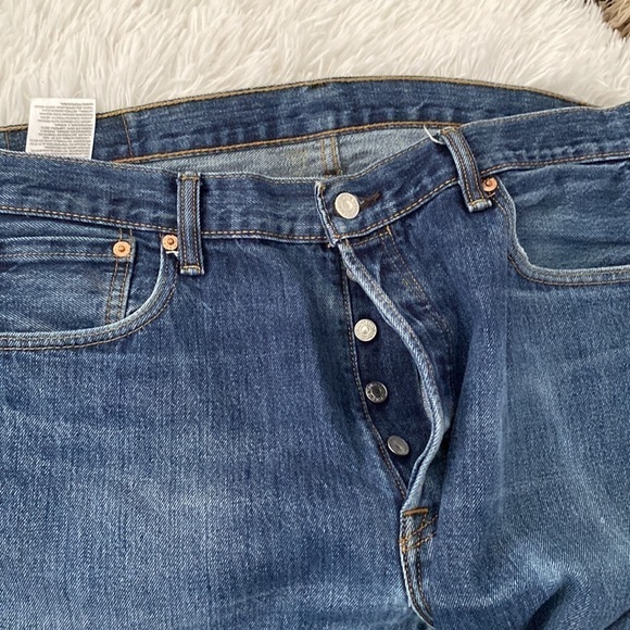 Y2K Levi’s 501 medium wash jeans - Picture 7 of 9